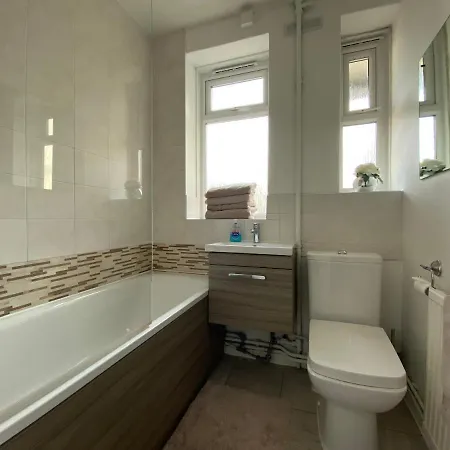 One Bedroom Flat In Fulham *
