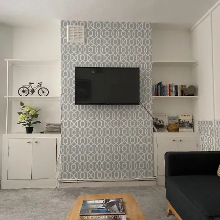 One Bedroom Flat In Fulham Apartment London