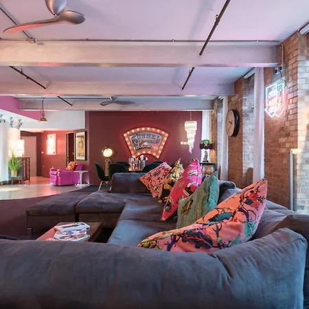 Apartment Amazingly Luxurious Loft Apartment, Soho - 3 Bedrooms, 2 Bath & Office London