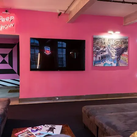 Amazingly Luxurious Loft Apartment, Soho - 3 Bedrooms, 2 Bath & Office