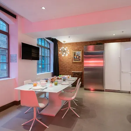Amazingly Luxurious Loft Apartment, Soho - 3 Bedrooms, 2 Bath & Office London