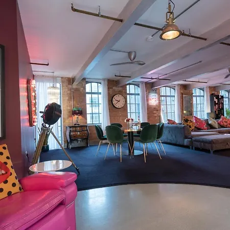 Amazingly Luxurious Loft Apartment, Soho - 3 Bedrooms, 2 Bath & Office *