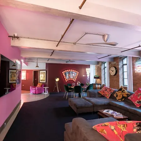 Amazingly Luxurious Loft Apartment, Soho - 3 Bedrooms, 2 Bath & Office London