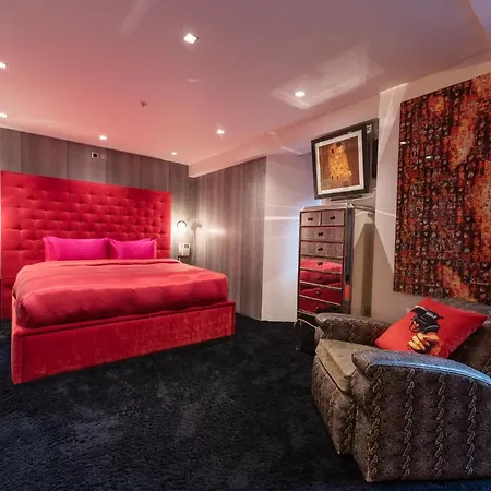 Amazingly Luxurious Loft Apartment, Soho - 3 Bedrooms, 2 Bath & Office *