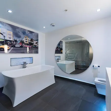Apartment Amazingly Luxurious Loft Apartment, Soho - 3 Bedrooms, 2 Bath & Office London