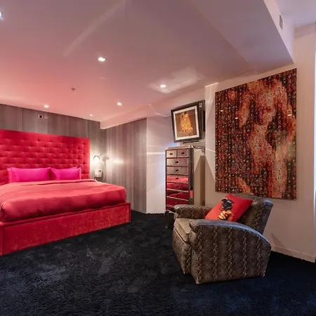 Amazingly Luxurious Loft Apartment, Soho - 3 Bedrooms, 2 Bath & Office