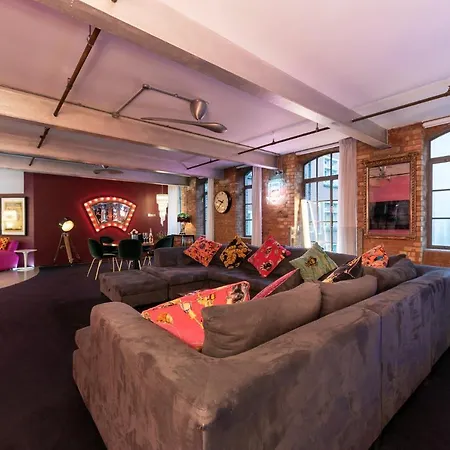 Apartment Amazingly Luxurious Loft Apartment, Soho - 3 Bedrooms, 2 Bath & Office London