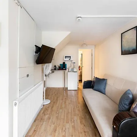 Homestay 145 Burnley Road