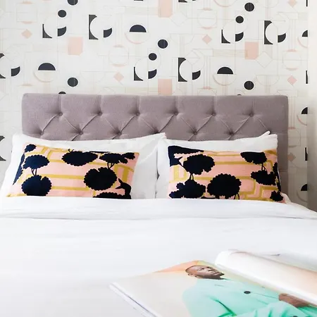 The Chelsea Arms - Bright 3bdr With Garden & Private Parking Appartement Londen