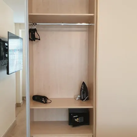 Luxury 3 Bedroom Flat 1min Walk From Underground, With Free Parking Sleeps X10
