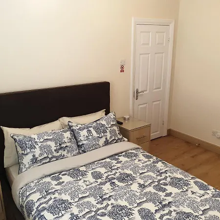 Apartment Luxury 3 Bedroom Flat 1min Walk From Underground, With Free Parking Sleeps X10 London