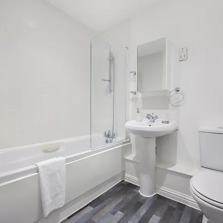 Suites By Rehoboth - The Hyde - London Zone 3 *
