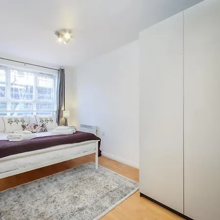 Suites By Rehoboth - The Hyde - London Zone 3 *