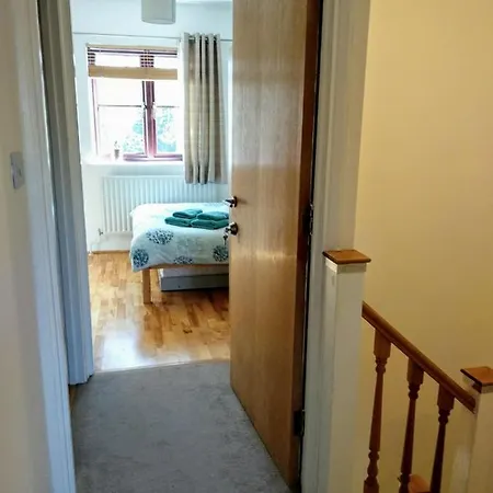 With En-suite And Free Parking Guest house 3*