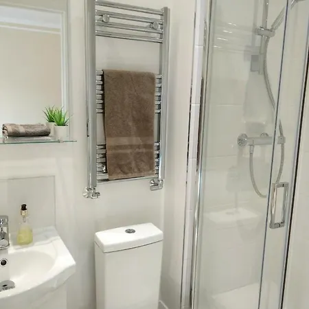 With En-suite And Free Parking London