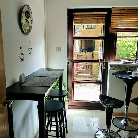 Guest house With En-suite And Free Parking