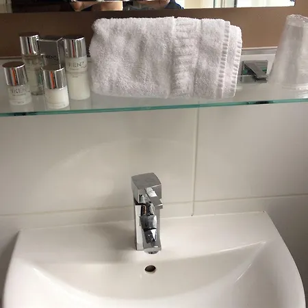 Raglan Hotel