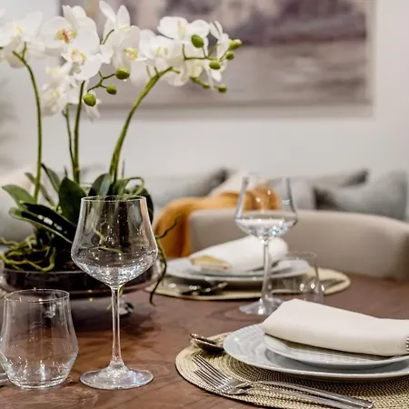 Buckingham & Lloyds Apartahotel 5*