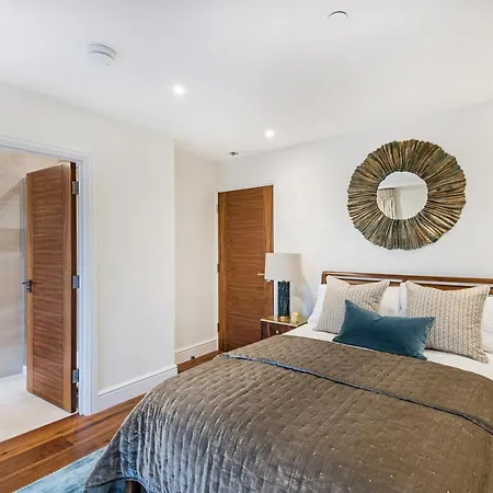 Apartahotel Buckingham & Lloyds 5*