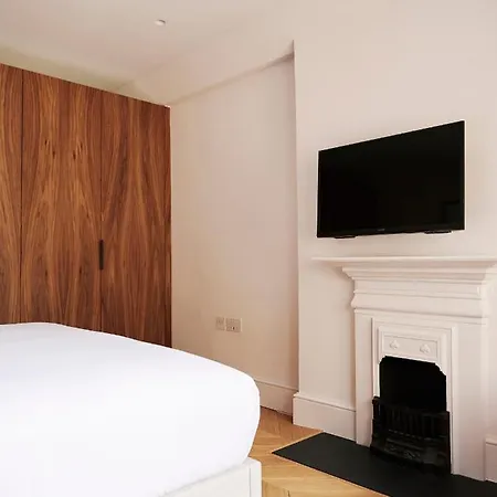 Weymouth Mews 4*
