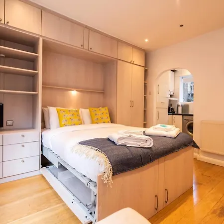 Mali Court Self Contained Modern Studio With Excellent Travel Links Apartment *