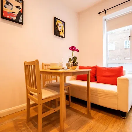 Apartment Mali Court Self Contained Modern Studio With Excellent Travel Links *