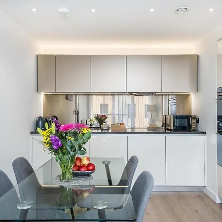Silver Bridge London Apartment *