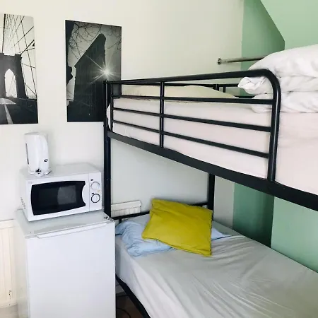 Guest house At 51 *