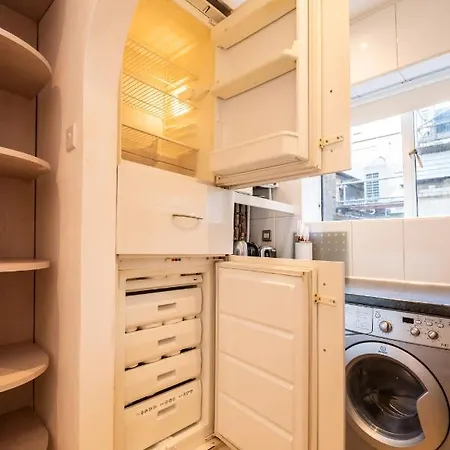 Mali Court Self Contained Modern Studio With Excellent Travel Links Apartment London