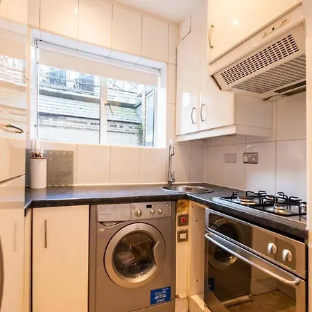 Mali Court Self Contained Modern Studio With Excellent Travel Links * London