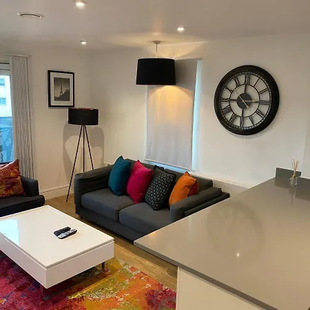 Prestige 2 Bed Balcony Apartment Abbey Wood