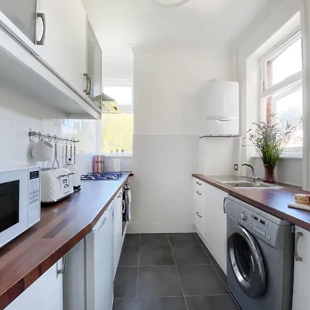 Ida Pod Places-forest Hill Flat