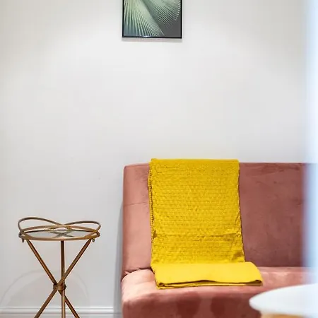 Apartment Anderson Street By Capital