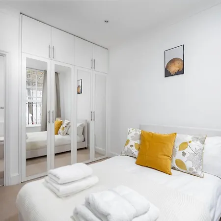 Anderson Street By Capital *