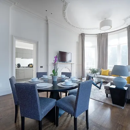 Grosvenor Gardens By Capital Apartment *