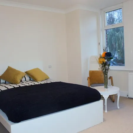 Blythe Park House * London