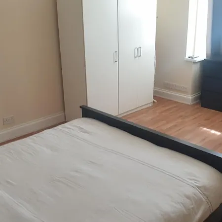 Homestay Guess Bungalow Wembley London