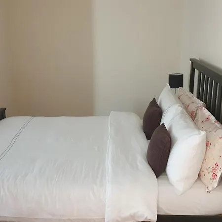 Homestay Guess Bungalow Wembley *