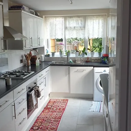 Guess Bungalow Wembley *