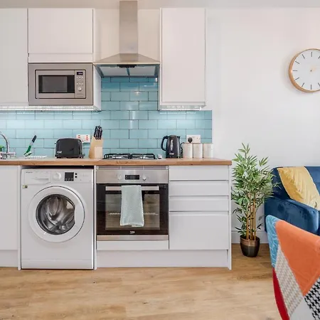 Modern Cosy London Flat By Damask Homes *