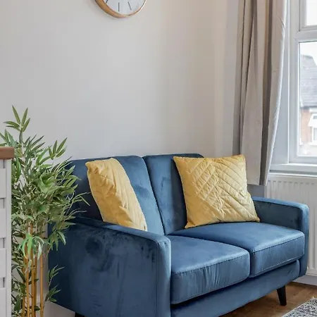 Apartment Modern Cosy London Flat By Damask Homes *