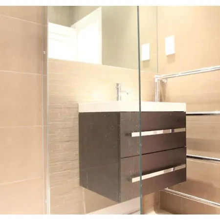 Stylish Flat Near Hyde Park London