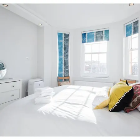 Stylish Flat Near Hyde Park London
