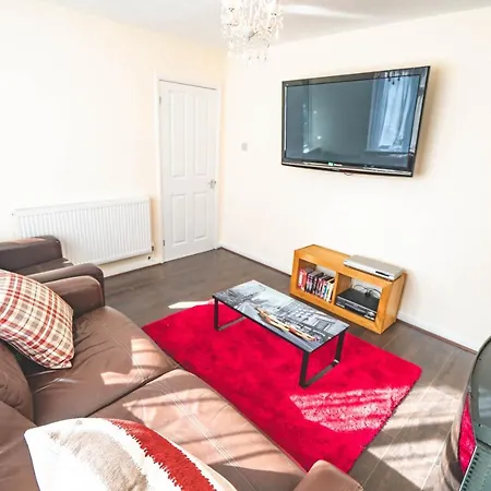 Modern 3 Bed House In Sidcup, Parking