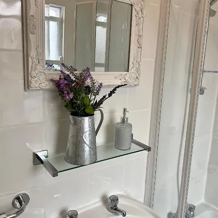 Beautiful 2 Bedroom Flat In Camden דירה לונדון