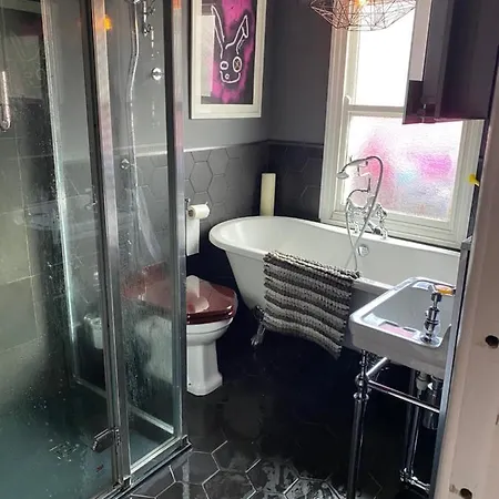 Luxury 2 Bedroom Flat Heart Of Camden *