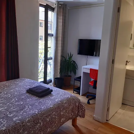 Guest house With En-suite And Free Parking 3*