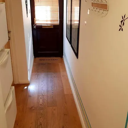 With En-suite And Free Parking Guest house