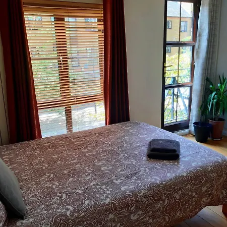 With En-suite And Free Parking Guest house London