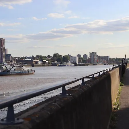 Destination Docklands Riverside